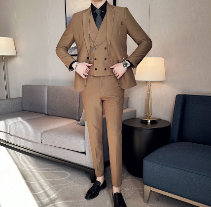 3-delt sæt til mænd bestående af en ensfarvet business-blazer, vest og bukser