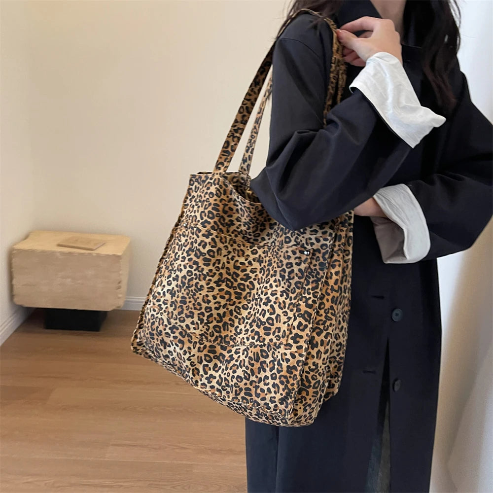 Overdimensioneret skuldertaske med leopardprint